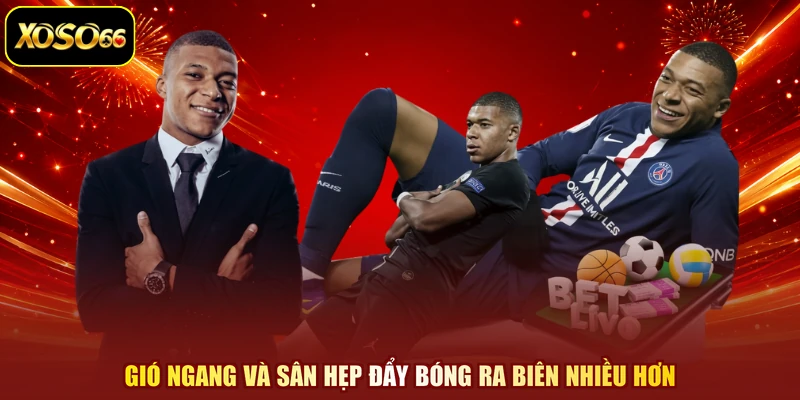 Gió ngang và sân hẹp đẩy bóng ra biên nhiều hơn